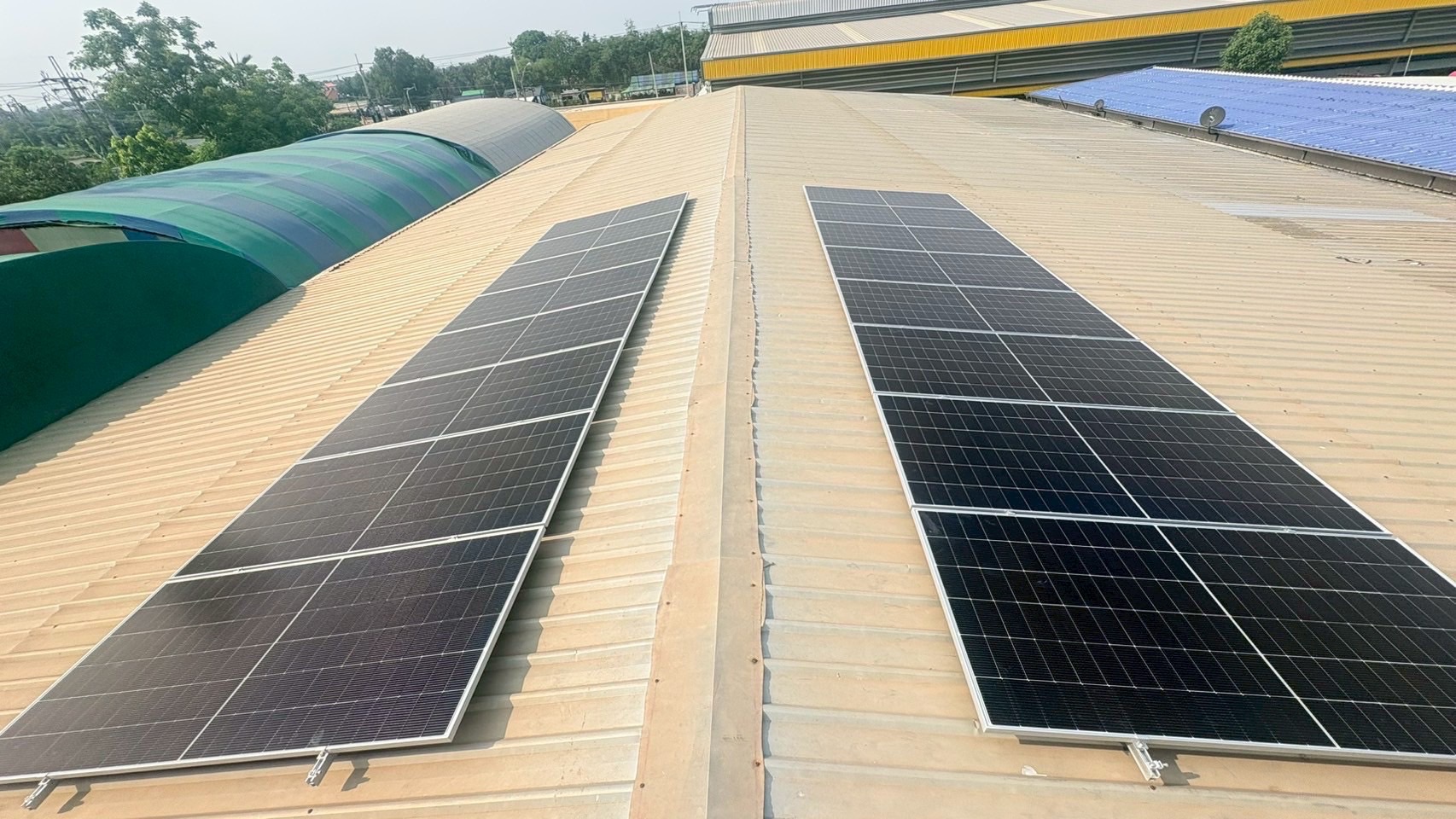 ผลงานติดตั้งโซลาร์เซลล์ 10kW 3 Phase On-Grid เลือกใช้แผง JA 630W จำนวน 16 แผ่น จบงาน ลูกค้าปลื้ม พร้อมให้ทีมงานไปติดตั้งต่อที่บ้าน งานดีมีงานต่อ คือคำตอบครับ 👷‍♂
